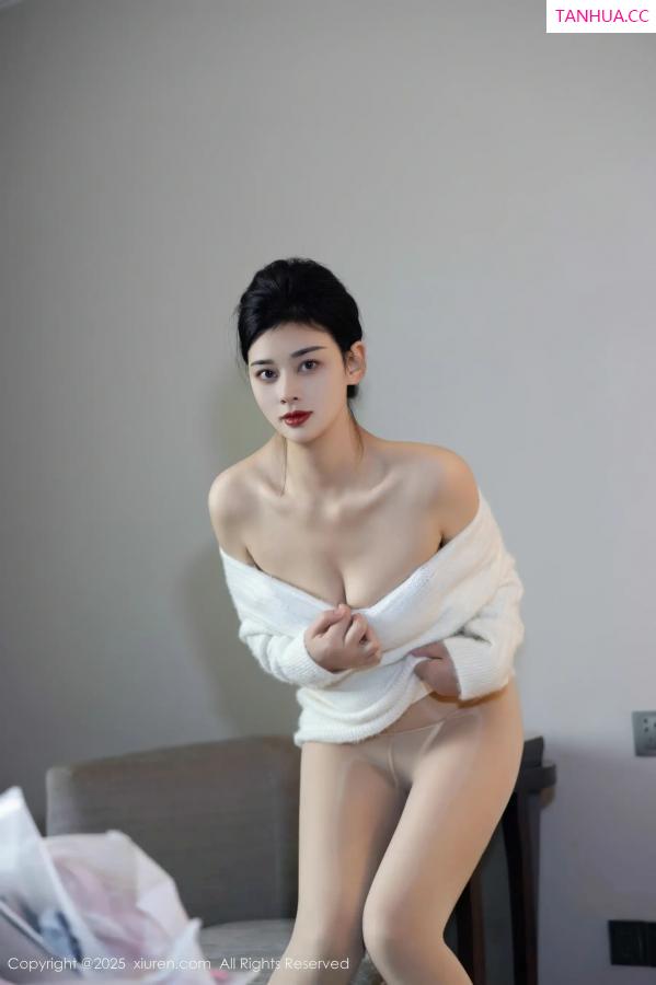   [XiuRen]高清写真图 2025.11.14 No.10986 徐清妍 肉色丝袜第33张图片